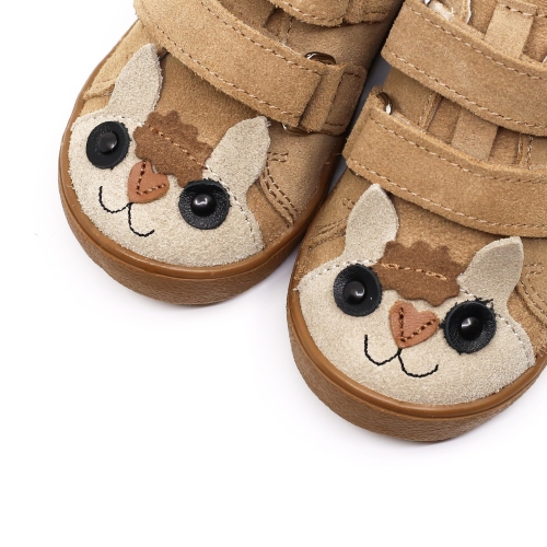 maki_alpaca_sand_3.jpg