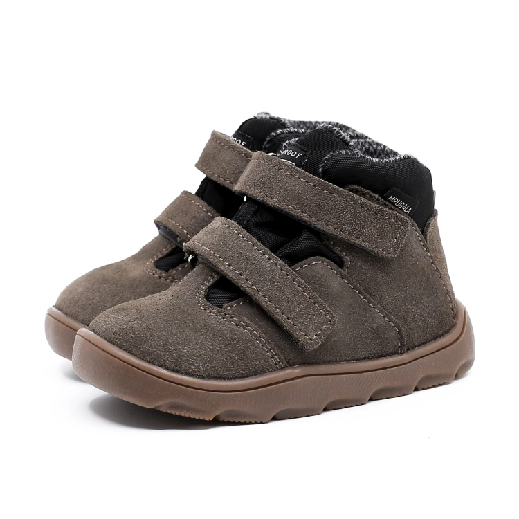 madi_barefoot_grey_1.jpg